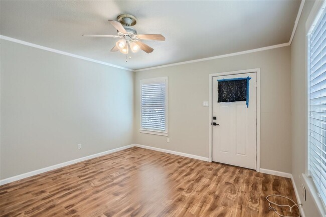 Building Photo - Beautiful Home!