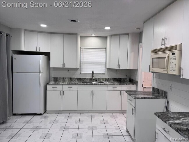 Building Photo - 1412 E Goulson Ave