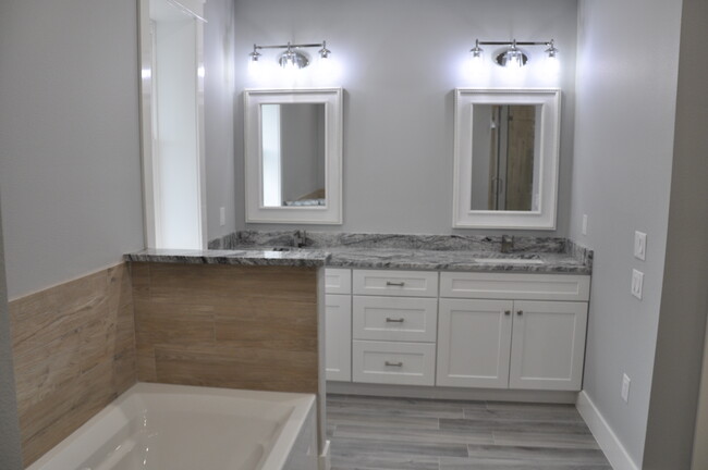 MSTR Her/His Sinks - 22108 Moulin Dr