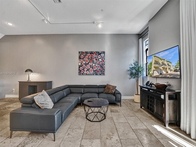 Building Photo - 2356 Wilton Dr