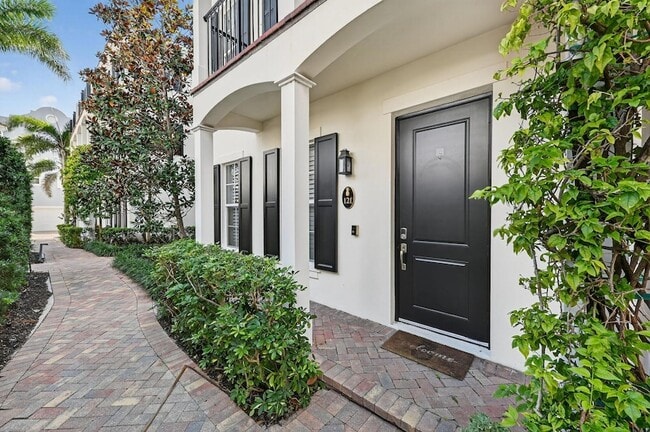 Building Photo - 121 Lily Ln