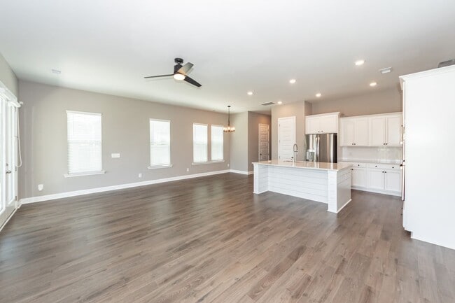 Building Photo - 214 Narrowleaf Ave