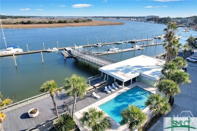 Building Photo - 2902 River Dr