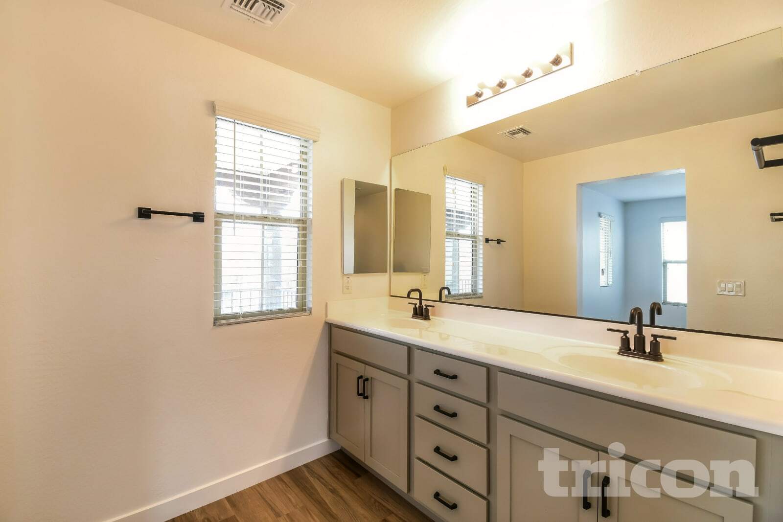 Building Photo - 9315 E Strobe Ave