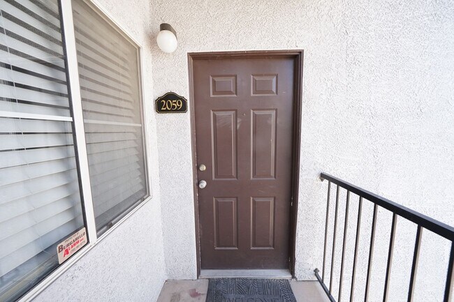 Building Photo - SHOWINGS AVAILABLE NOW