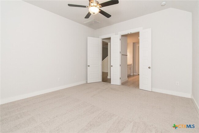 Building Photo - 308 Saturnia Dr