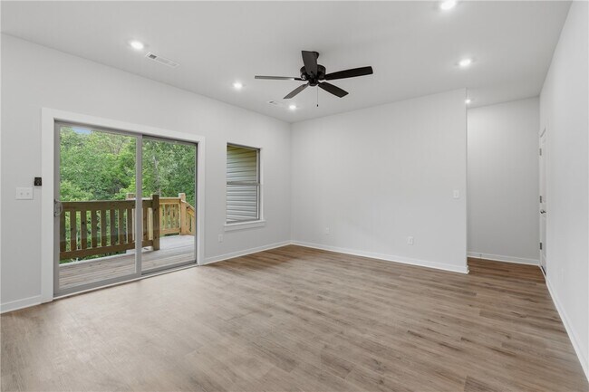 Building Photo - 6 Lowick Ln