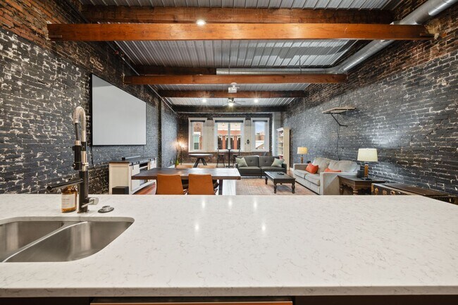 Building Photo - 124 Strawberry Alley