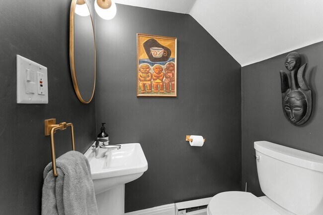 Building Photo - 18 Concord Square