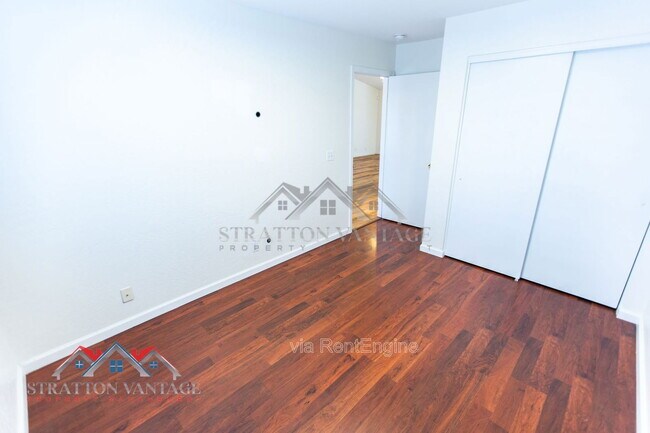 Building Photo - 2334 E Longhorn Pl