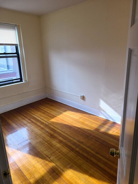 Building Photo - 220 Hanover St
