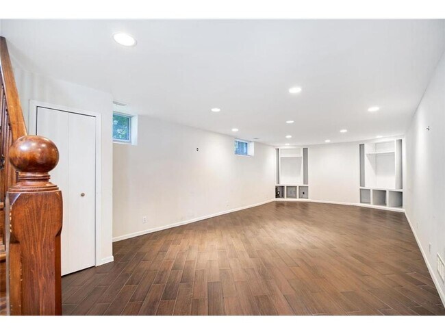 Building Photo - 3829 Ewing Ave S