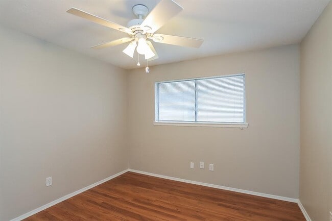 Building Photo - 613 W Castle Harbour Dr