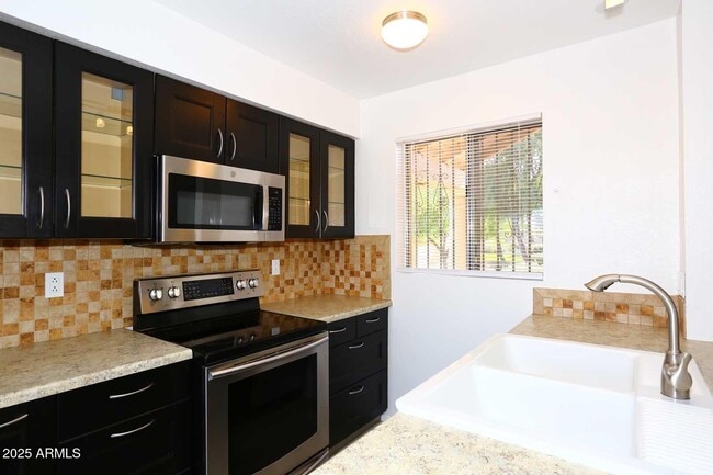 Building Photo - 93 N Cooper Rd