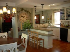 Building Photo - 89 Gladstone St