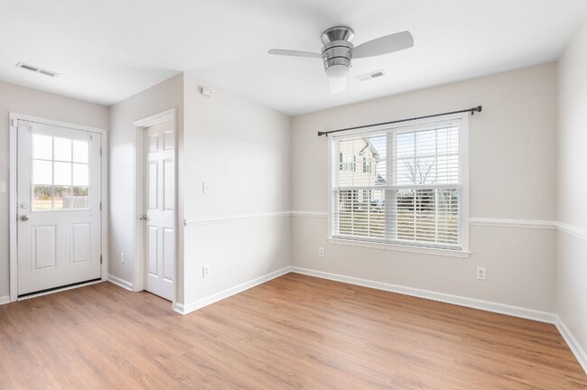 Building Photo - 131 Cherry Grove Dr