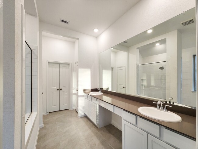 Building Photo - 15552 Leopard Lily Ln