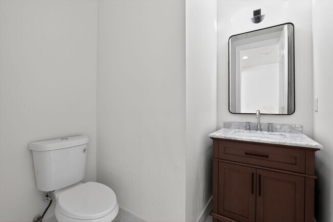 Building Photo - 4 Bedroom Townhome in West Palm Beach