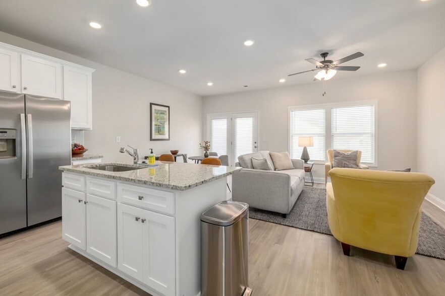 Interior Photo - Mintworth Commons