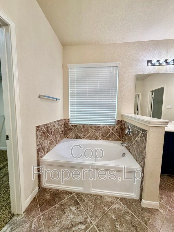 Building Photo - 8919 Olmstead Park