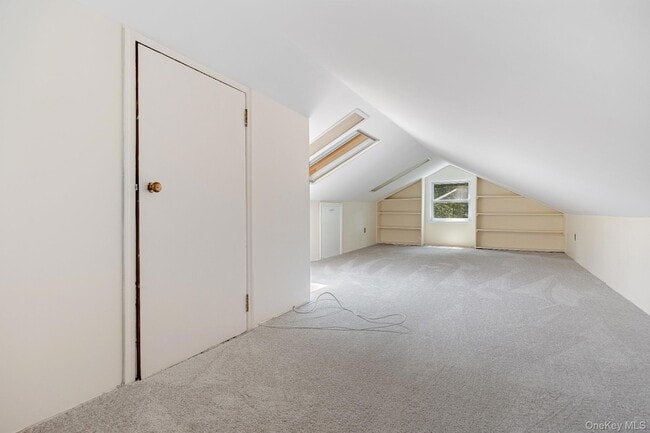 Building Photo - 1 Blackthorn Ln