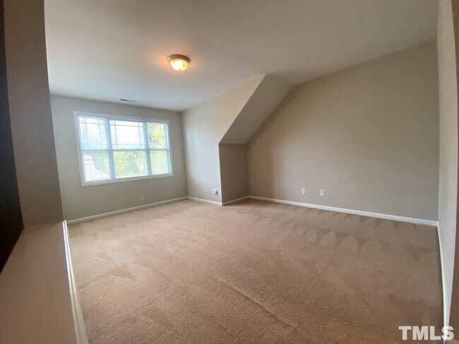 Building Photo - 3 Bedroom 3.5 Bath Townhome close to NCSU