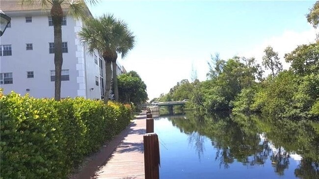 Building Photo - 1407 NE 56th St