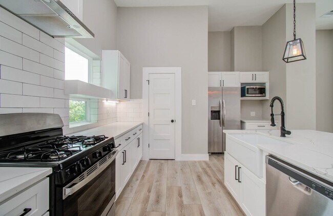 Building Photo - 2114 Oatfield Dr
