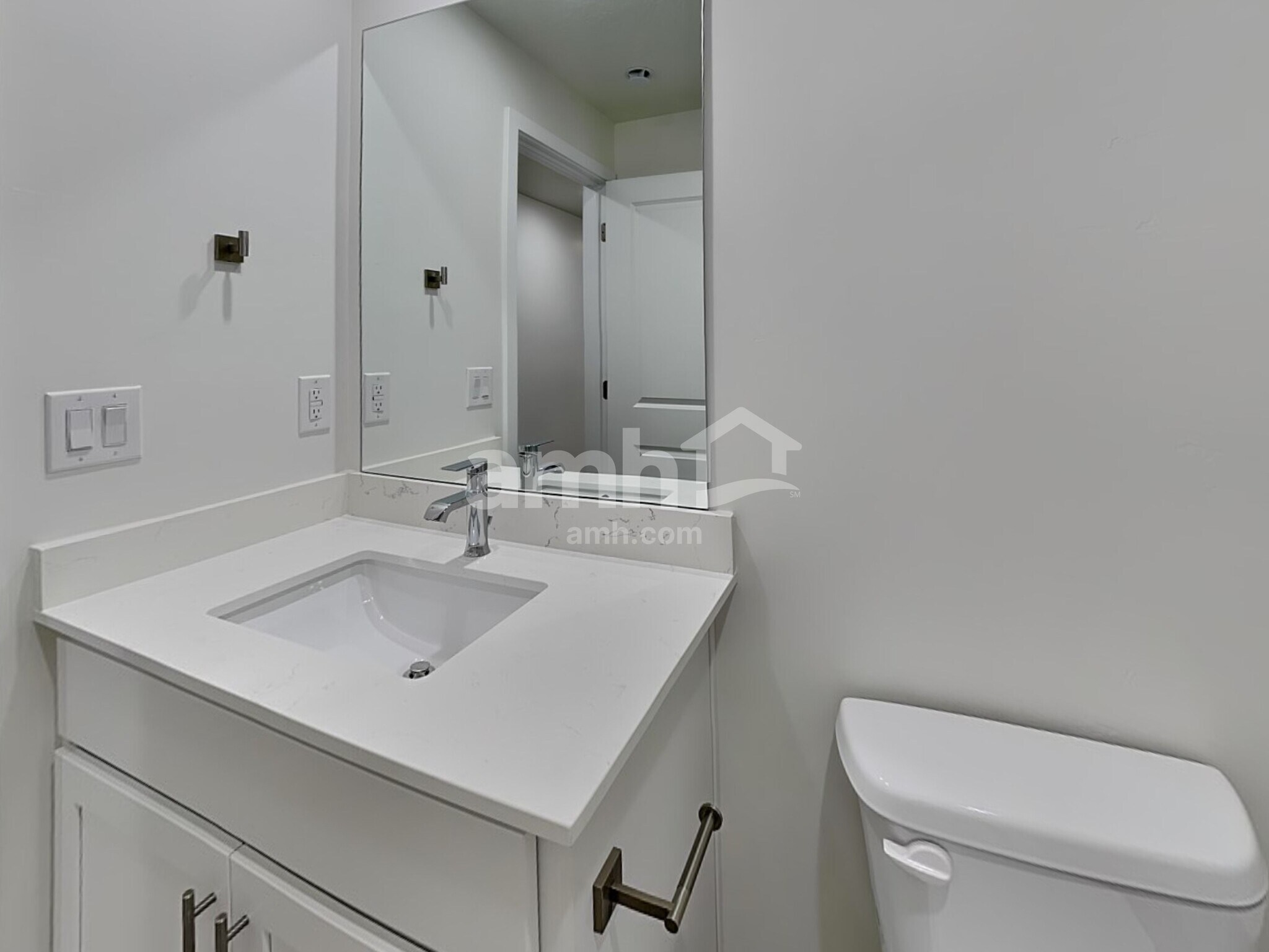 Building Photo - 1232 W Mahogany St