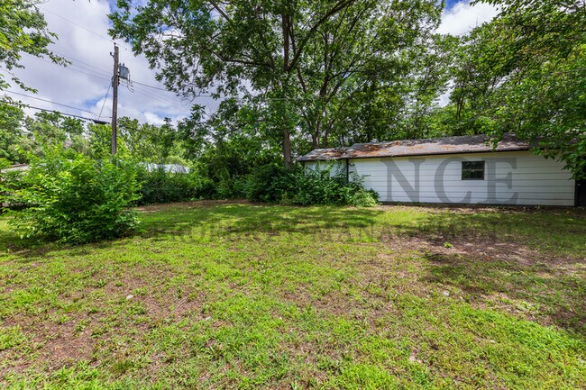 Building Photo - 3236 S Handley St