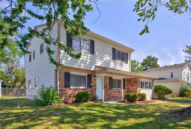 Building Photo - 3044 Camelot Blvd