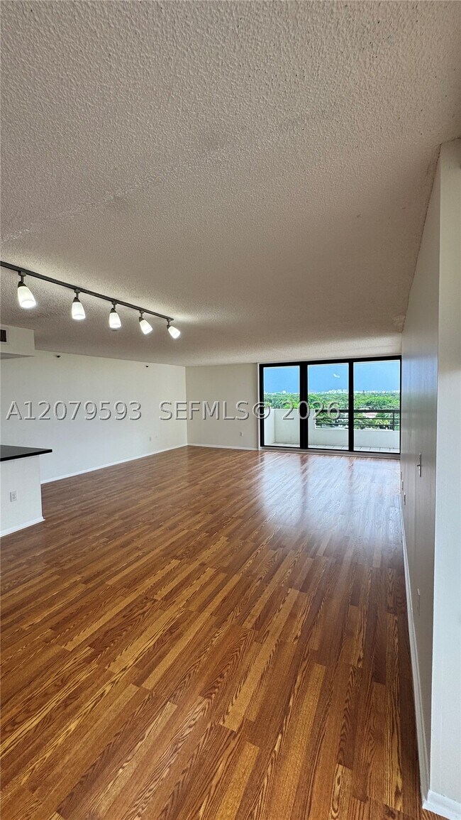 Building Photo - 720 Coral Wy