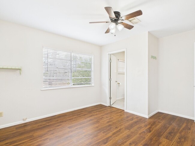 Building Photo - Established Nieghborhood