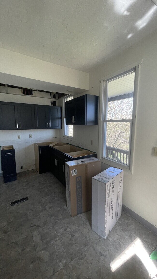 Building Photo - Discover Potential: Prime Location for Your Next Venture at 410-412 Parker Avenue, Scottdale!