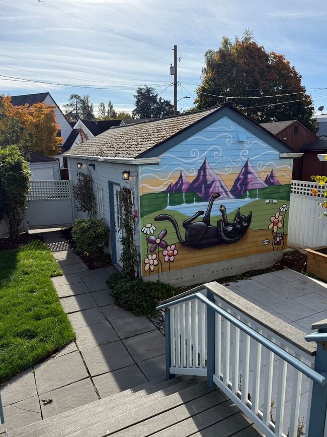 Building Photo - 3BR Tudor Home 1/2 Block from Greenlake!