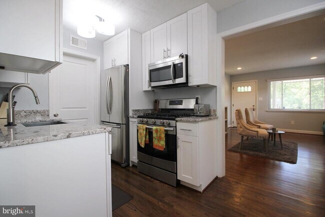 Building Photo - 3287 Annandale Rd