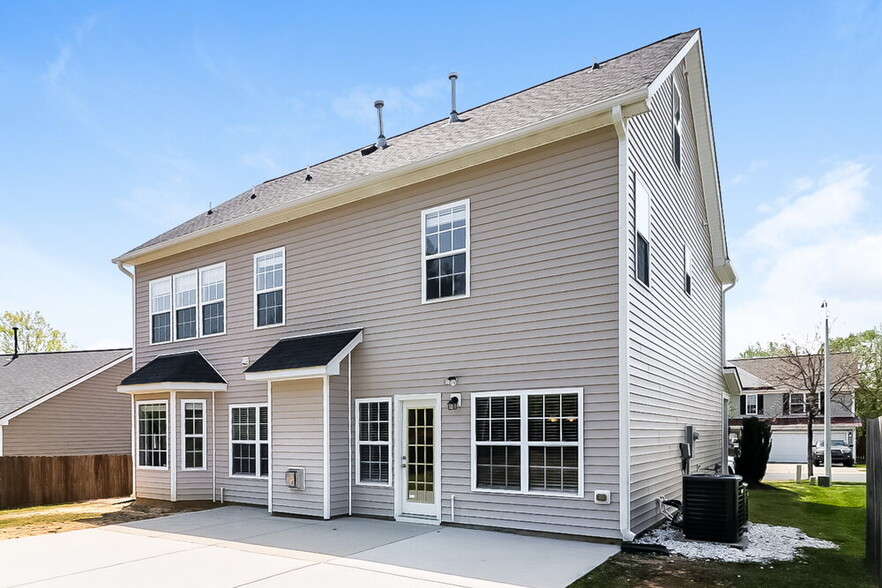 Building Photo - 445 Timber Meadow Lake