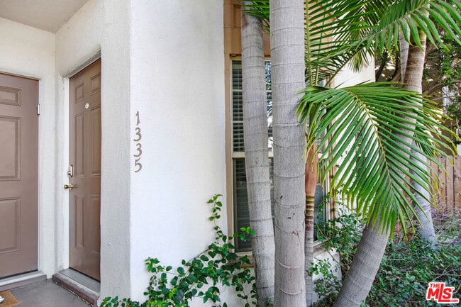 Building Photo - 1335 S Roxbury Dr