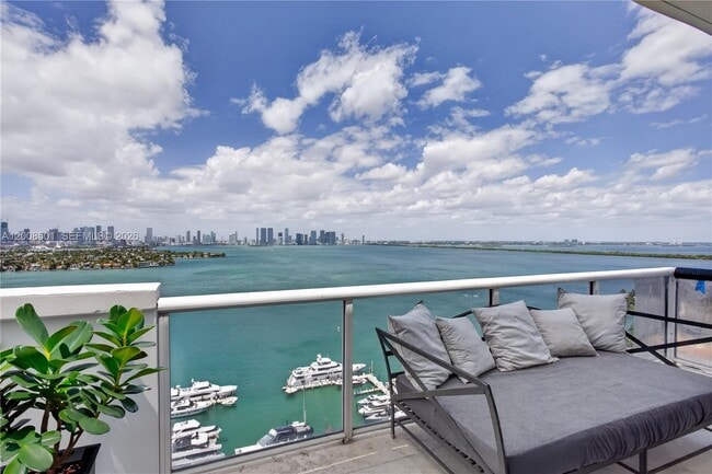 Building Photo - 1900 Sunset Harbour Dr