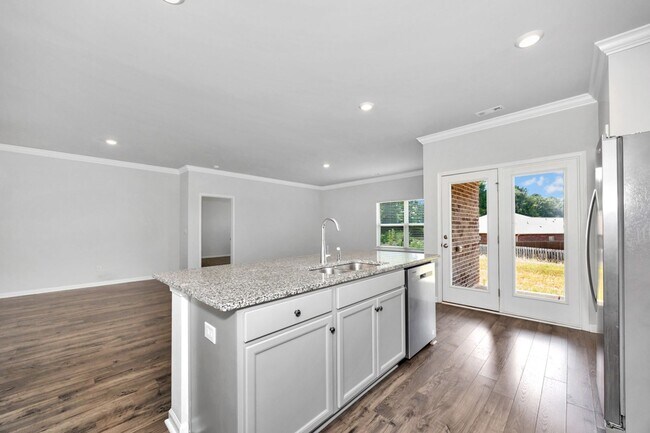 Building Photo - 102 High Leaf Dr