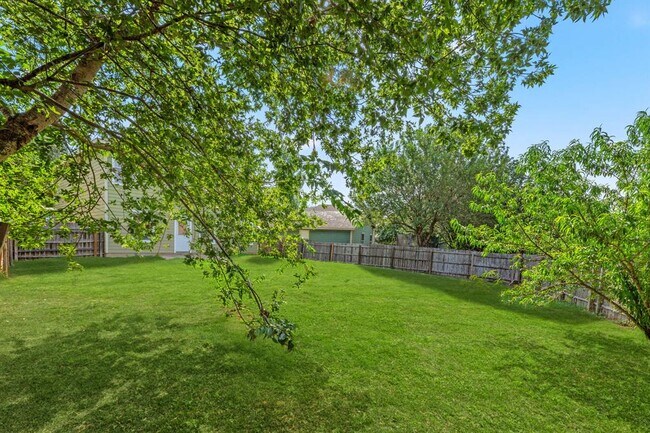 Building Photo - 7409 Elk Pass Dr