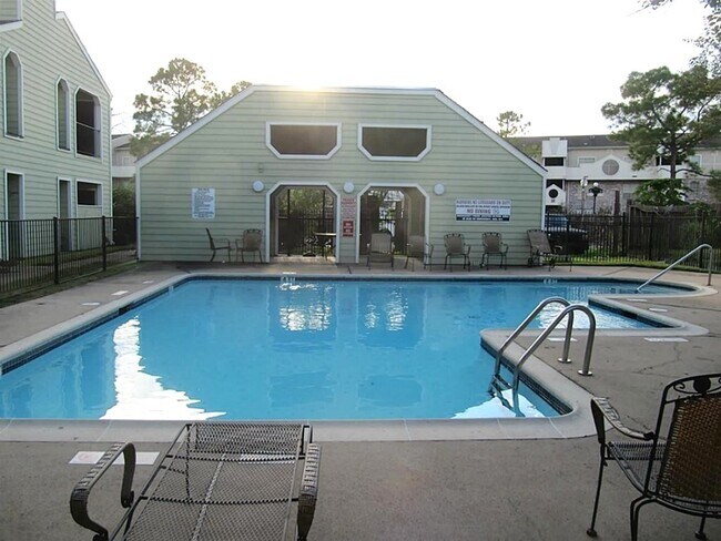 Building Photo - 6602 Harbor Town Dr