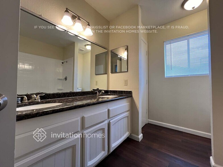 Building Photo - 2651 E Jerome Ave