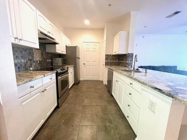 Building Photo - 860 N Orange Ave