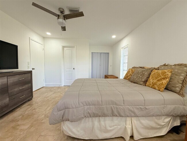 Building Photo - 5093 Privet Pl