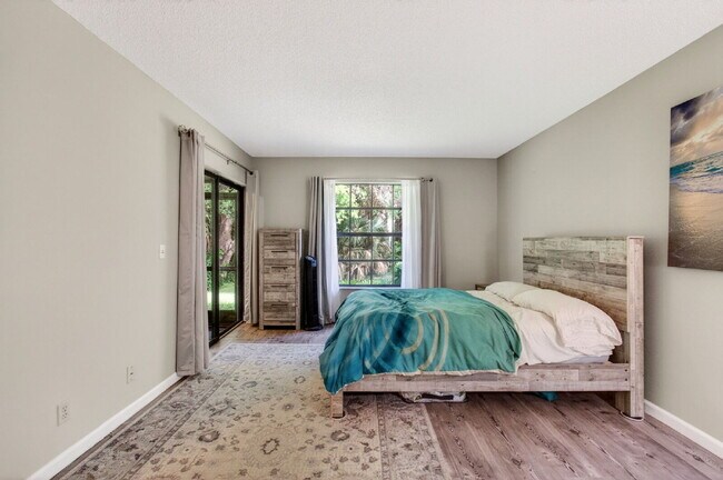 Building Photo - 460 Hardwood Pl
