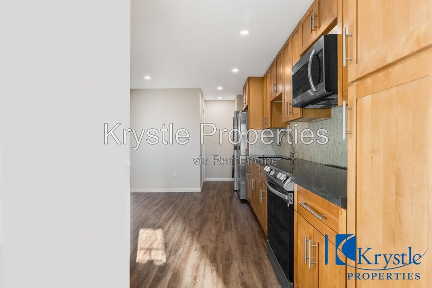 Building Photo - 471 McGrue Cir