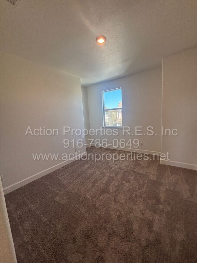Building Photo - 1611 Lion St