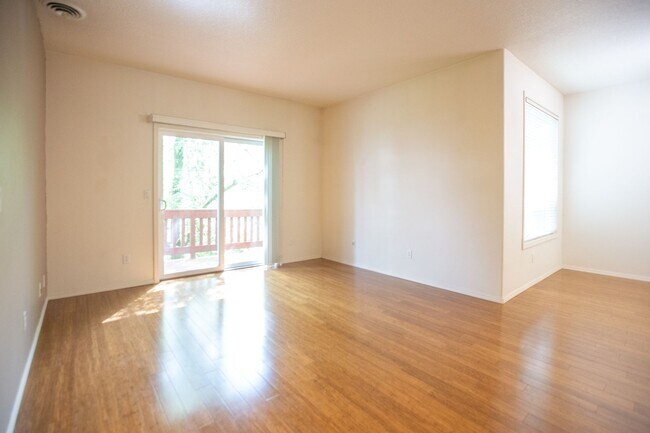 Building Photo - 11370 SW Thunder Terrace