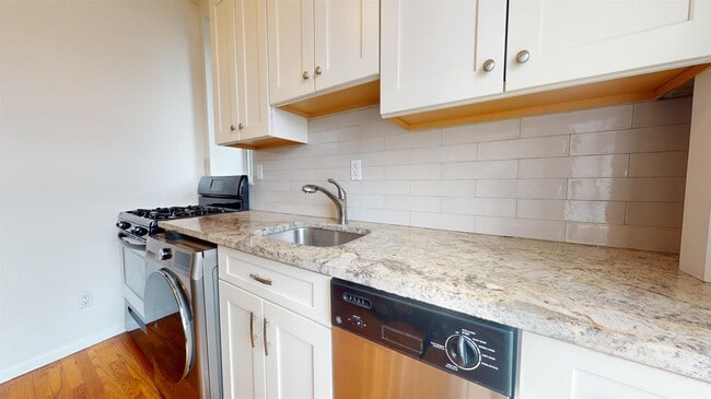 Building Photo - 1010 Washington St